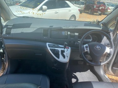2012 Toyota Isis (New Import)
