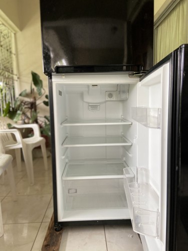 Whirlpool Refrigerator (11 Cu. Ft) 