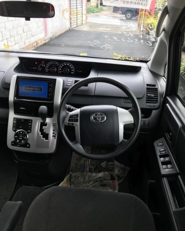 2011 Toyota Voxy 