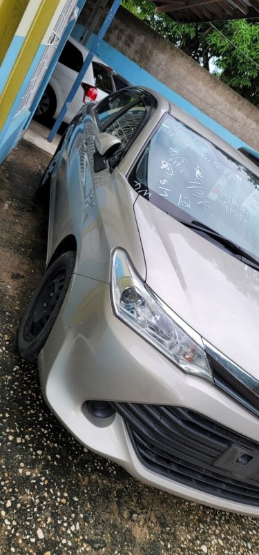 2015 Toyota Axio Hybrid 
