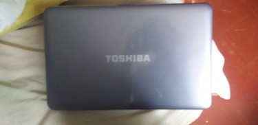 Toshiba Laptop 8gb Hardrive AMD Rodeon Graphics 