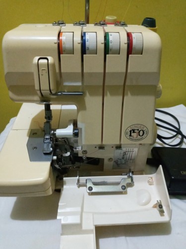 Sewing Machine ( Singer  Serger Differential Feed)