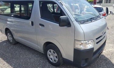 2015 Toyota Hiace Bus 