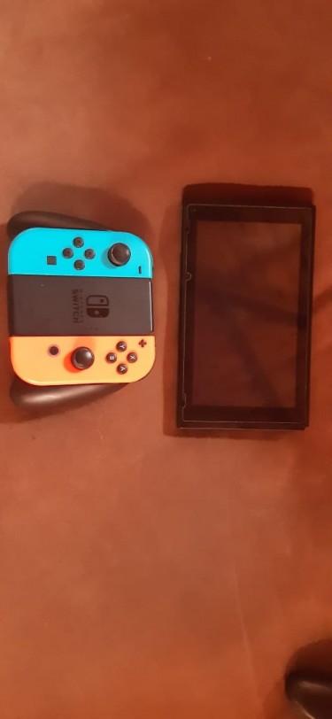 Nintendo Switch , Comes With Games And Controller 