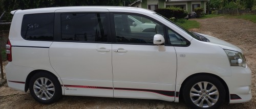 Toyota Noah G's 2011 New Import