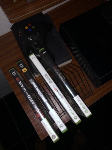 Xbox 360 With 5 Games,1 With No Case 