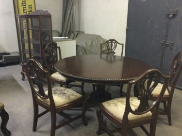 Mahogany Dining Room Table (Round)+6 Chairs