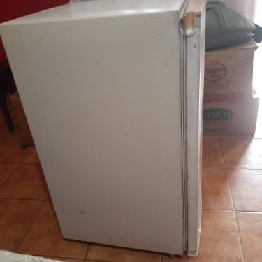 Daewoo Refrigerator, 4.2 Cu.Ft.(Moving Sale)