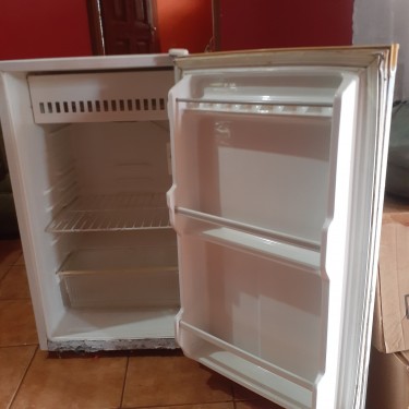 Daewoo Refrigerator, 4.2 Cu.Ft.(Moving Sale)