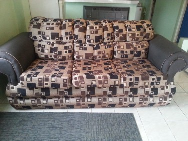SOFA SET IN GREAT CONDITION 