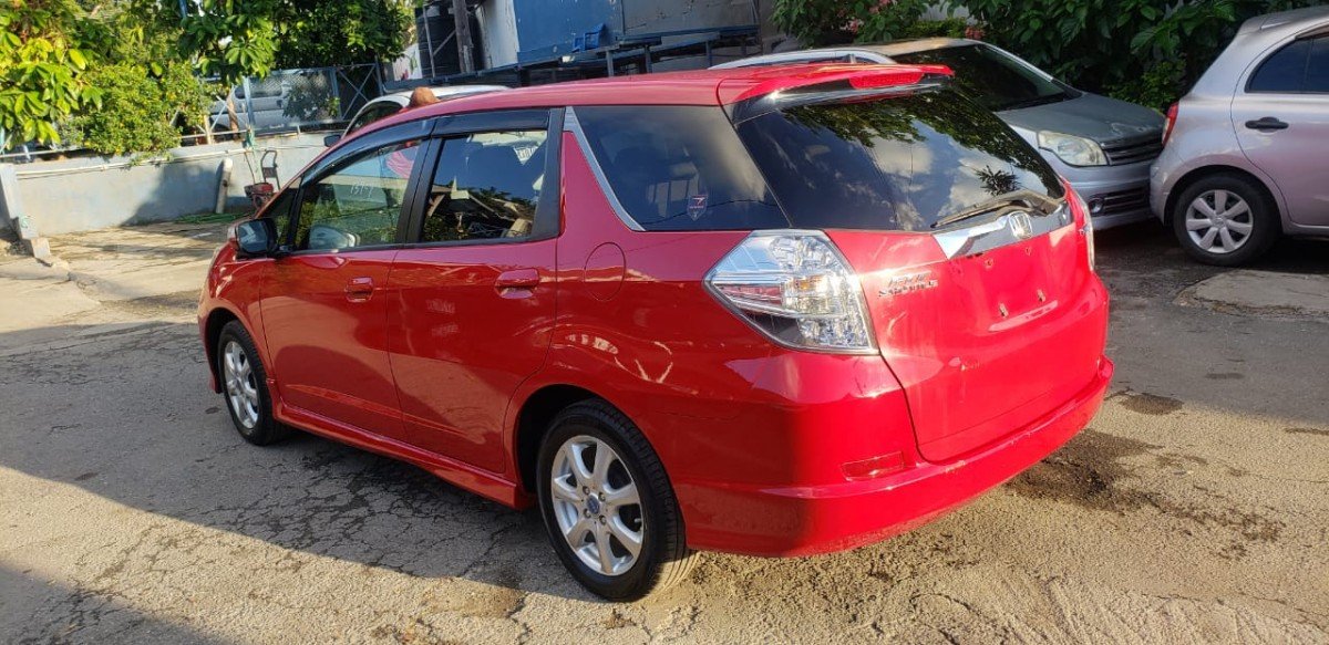 Honda fit shuttle hybrid