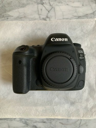 Canon 5D Mark IV WITH DOUBLE LENSES 