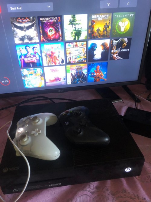 Xbox 1    (2controller ,14Games, Brand New )