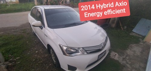 2014 Hybrid Toyota Axio