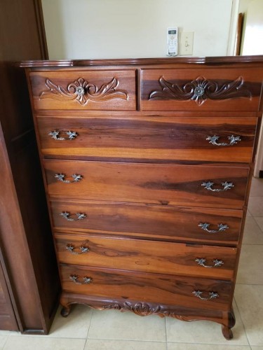 Dresser And Chest Of Drawer 