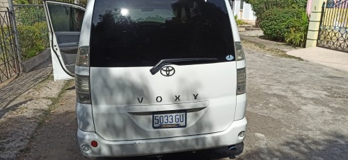 Toyota Voxy 05