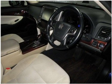 2014 Toyota Crown - Royal Saloon G Package