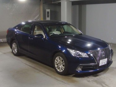 2014 Toyota Crown - Royal Saloon G Package