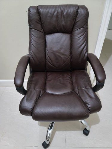 Brown Office Chair for sale in Red Hills Kingston St Andrew - Furniture