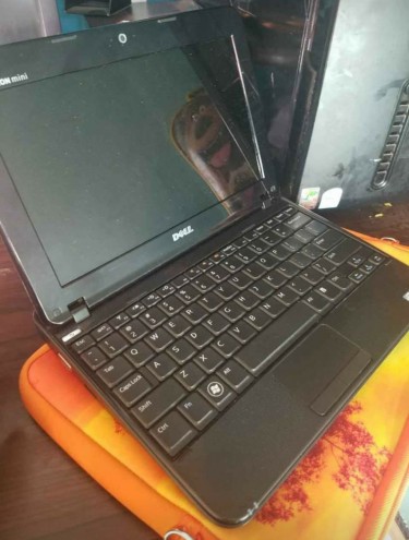 Dell Mini Laptop 1gb Memory Perfect For Child 
