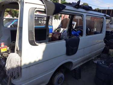 1996 4wd Hiace Scrapping-Parts