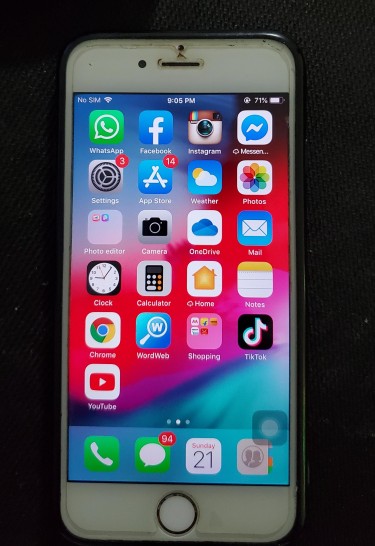 IPhone 6 (Like New Condition)