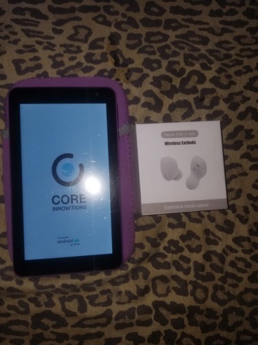 Tablet 7inch W/ Android 10 Go Edition + Earbuds