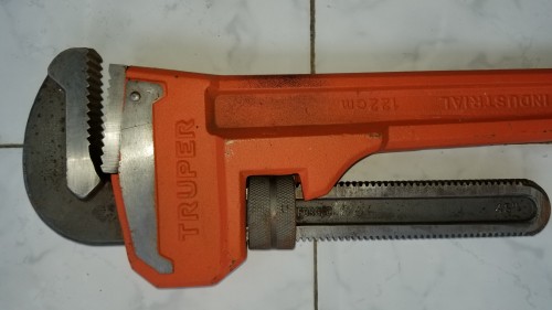 Truper 48inch Pipe Wrench