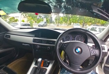 2010 BMW 320i Touring