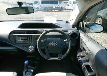 2015 Toyota Aqua Hybrid 