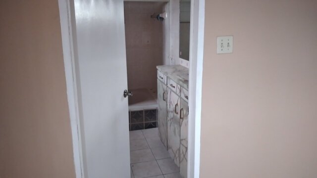 Large 2 Bedroom / 2bthrm Upstairs In Duhaney Park