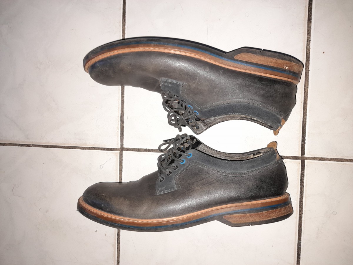 Worn Genuine Navy Blue Clarks for sale in May Pen Clarendon - Men's Shoes