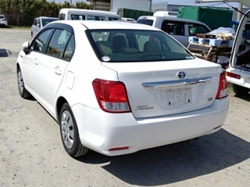 Toyota Corolla Axio Hybrid 2015 $5,500 USD