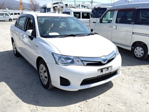 Toyota Corolla Axio Hybrid 2015 $5,500 USD