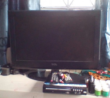 24 Inch TCL Tv And DVD...ft USB And HDMI Port