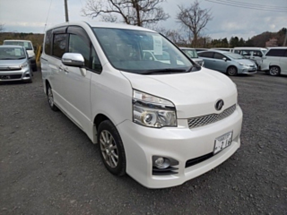 Toyota voxy 2013