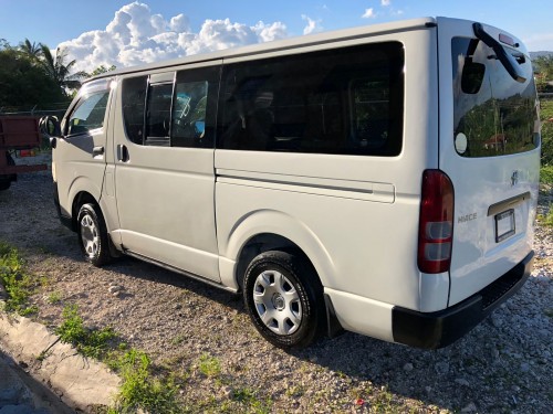 2010 Toyota Hiace Bus