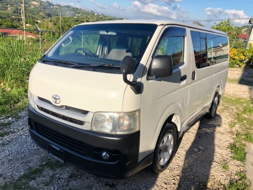 2010 Toyota Hiace Bus