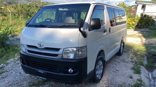 2010 Toyota Hiace Bus