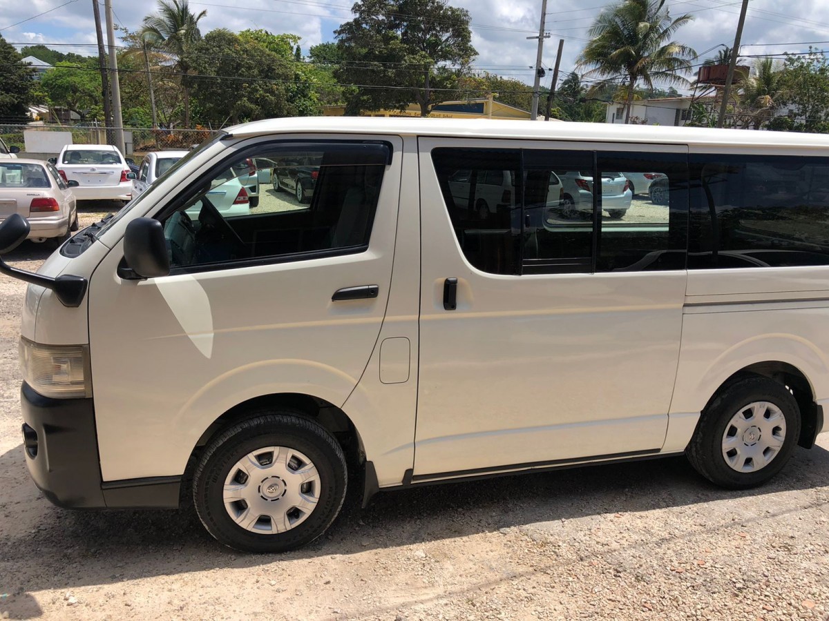 2010 TOYOTA HIACE for sale in MANDEVILLE Manchester - Cars