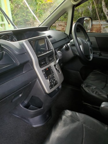  Toyota Noah 8 Seater 