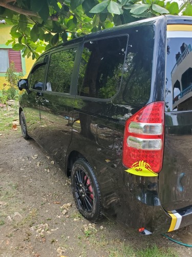  Toyota Noah 8 Seater 