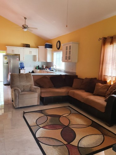 Beautiful 2 Bedroom 1 Bath Caymanas Country Club