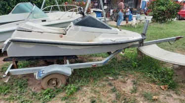 15ft Warren Craft Boat With Trailer Carrier