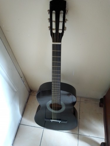 Brand NEW GUITAR+Case,extra String+STRAP Sale! 