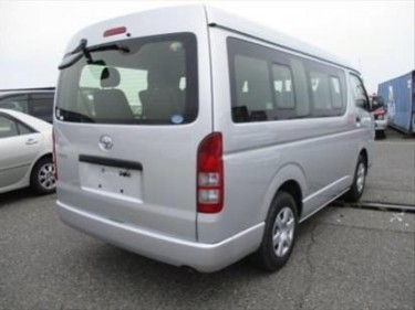 2016 Toyota Hiace 10 Seater (Mid Roof)