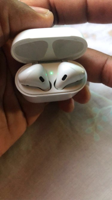 Apple AirPods 2nd Gen (not Wireless Charging Case)