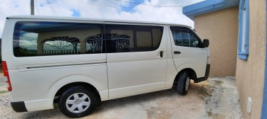 2015 Toyota Hiace Bus