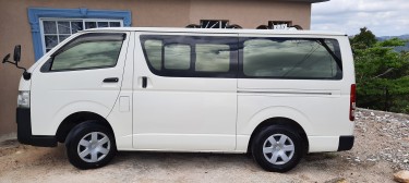 2015 Toyota Hiace Bus