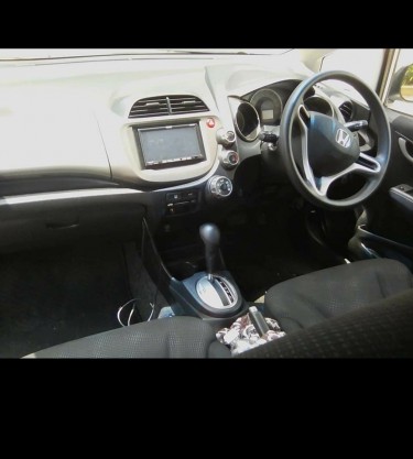 2012 HONDA FIT FOR SALE(LOW MILAGE) LADY DRIVEN 
